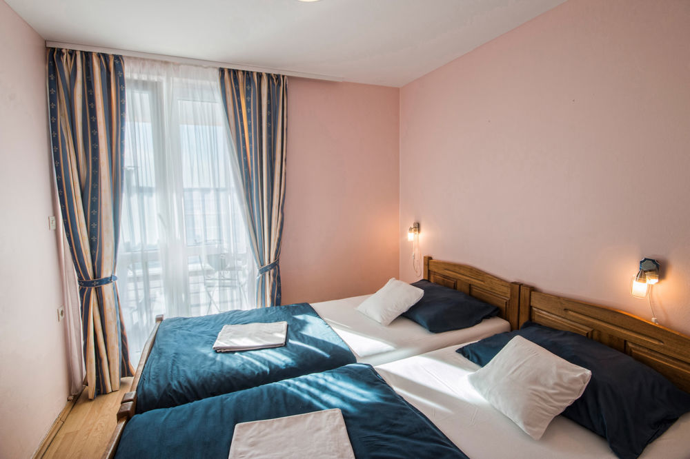 Aparthotel Castrum Novum Novigrad Istria 外观 照片