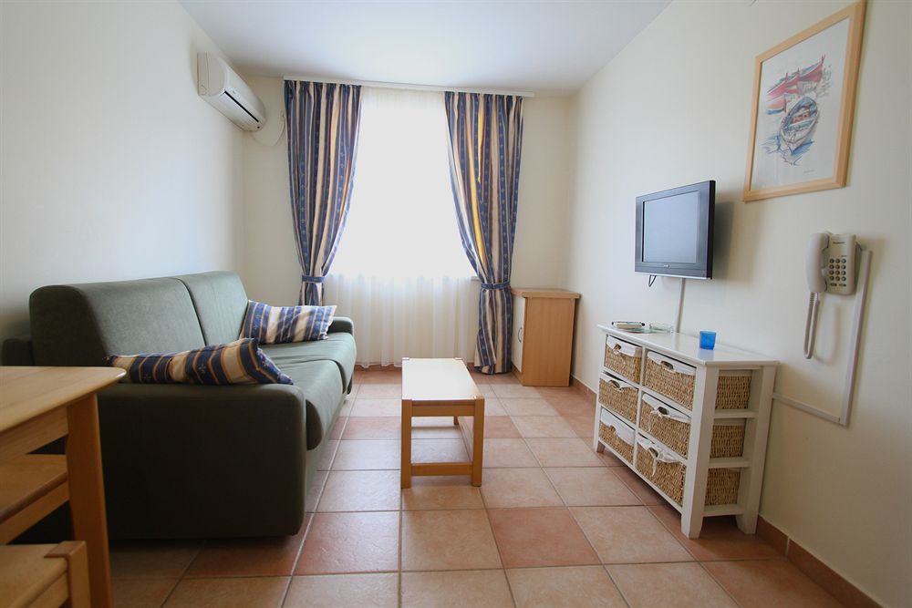 Aparthotel Castrum Novum Novigrad Istria 外观 照片